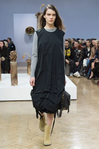 Look 10